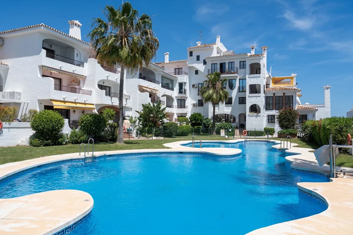 2 Bedroom Ground Floor Apartment for Sale in Calahonda, Málaga