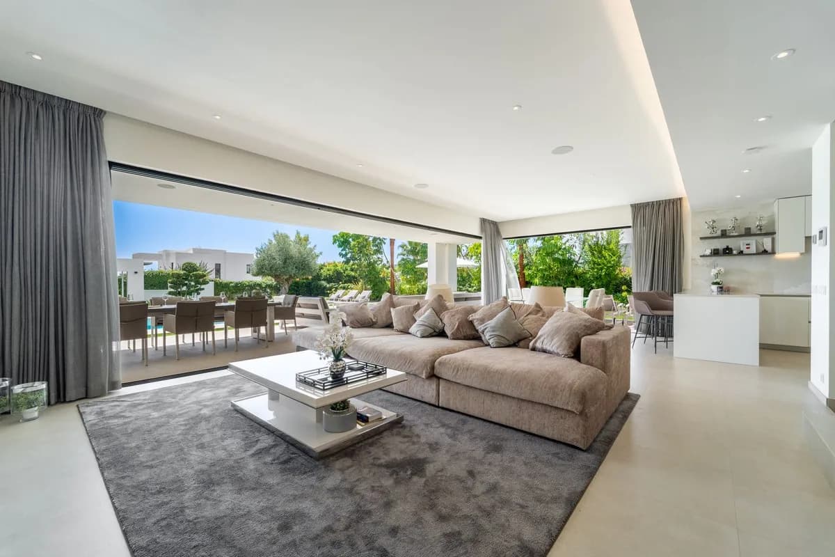 6 Bedroom Detached Villa for Sale in La Cala Golf, Málaga - Image 2