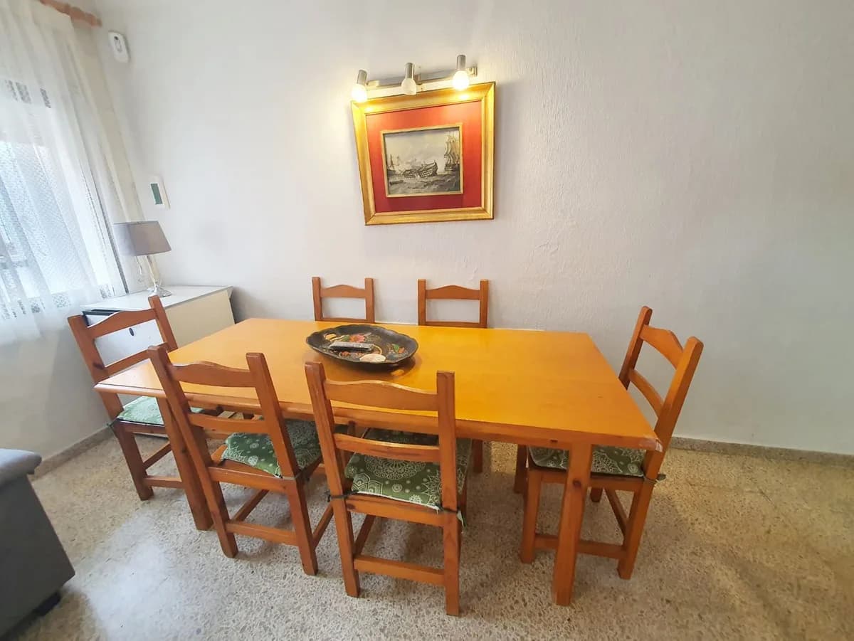 3 Bedroom Middle Floor Apartment for Sale in Fuengirola, Málaga - Image 7