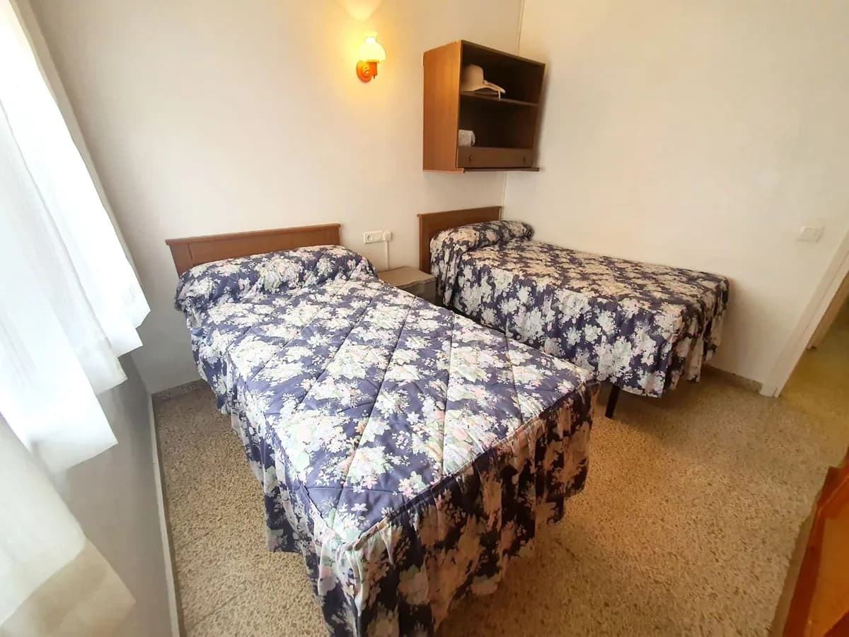3 Bedroom Middle Floor Apartment for Sale in Fuengirola, Málaga - Image 8