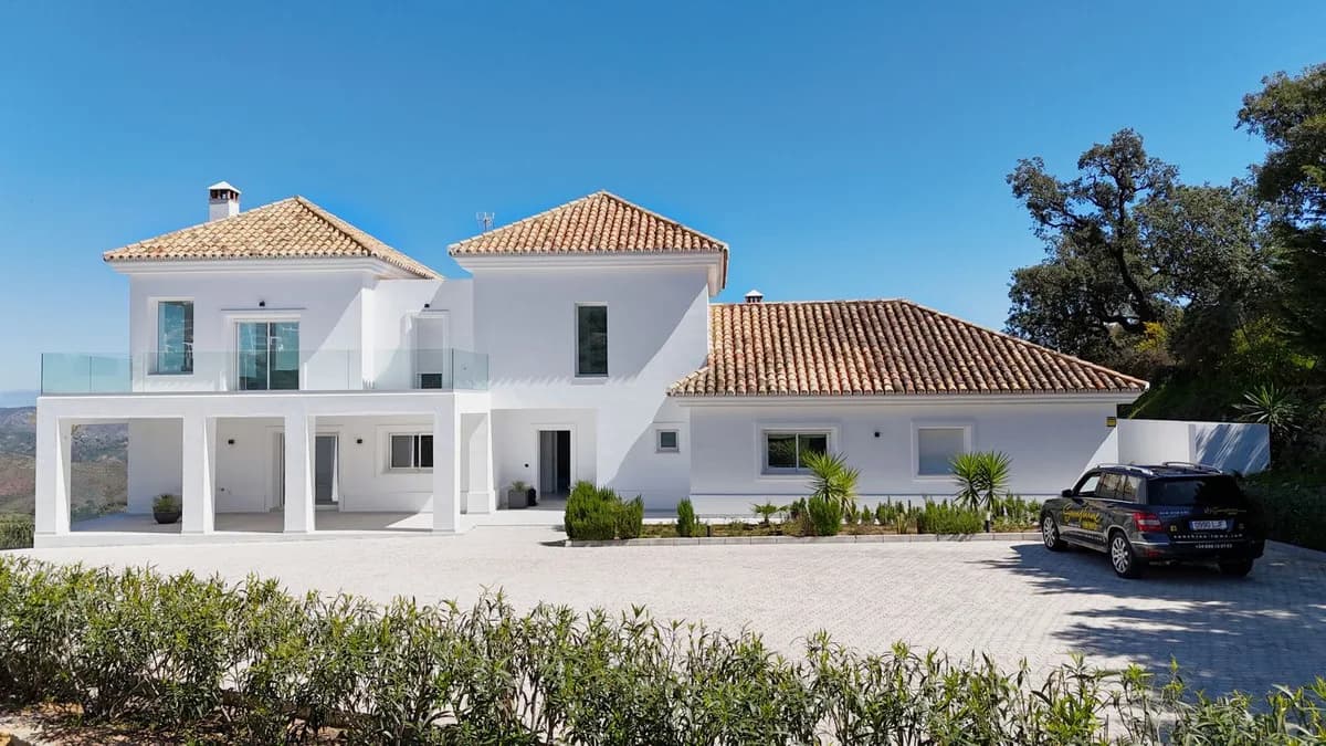 4 Bedroom Detached Villa for Sale in La Mairena, Málaga - Image 9