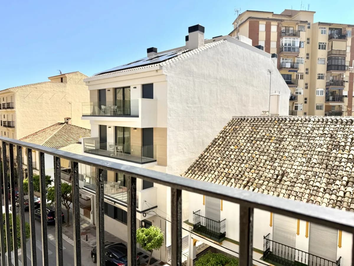 2 Bedroom Top Floor Apartment for Sale in Fuengirola, Málaga - Image 2
