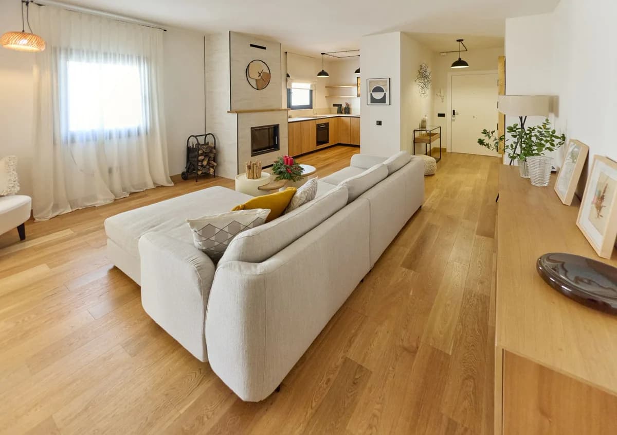 2 Bedroom Middle Floor Apartment for Sale in Puerto Banús, Málaga - Image 5