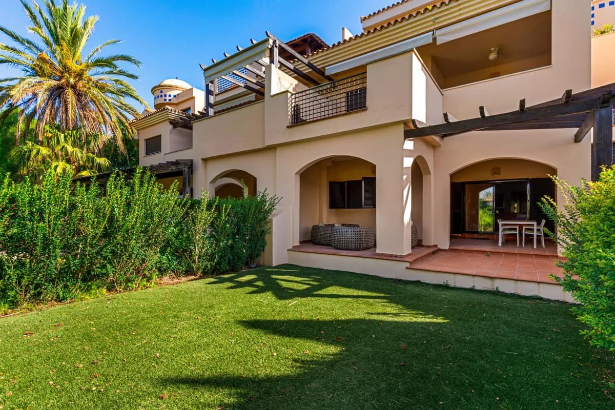 2 Bedroom Ground Floor Apartment for Sale in Puerto Banús, Málaga