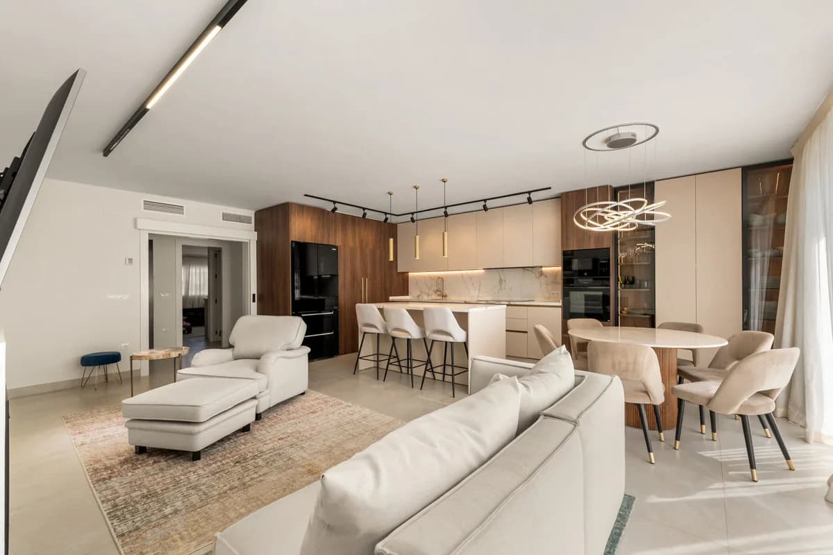 4 Bedroom Townhouse for Sale in Estepona, Málaga - Image 6