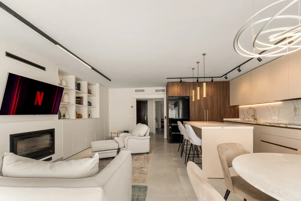 4 Bedroom Townhouse for Sale in Estepona, Málaga - Image 9