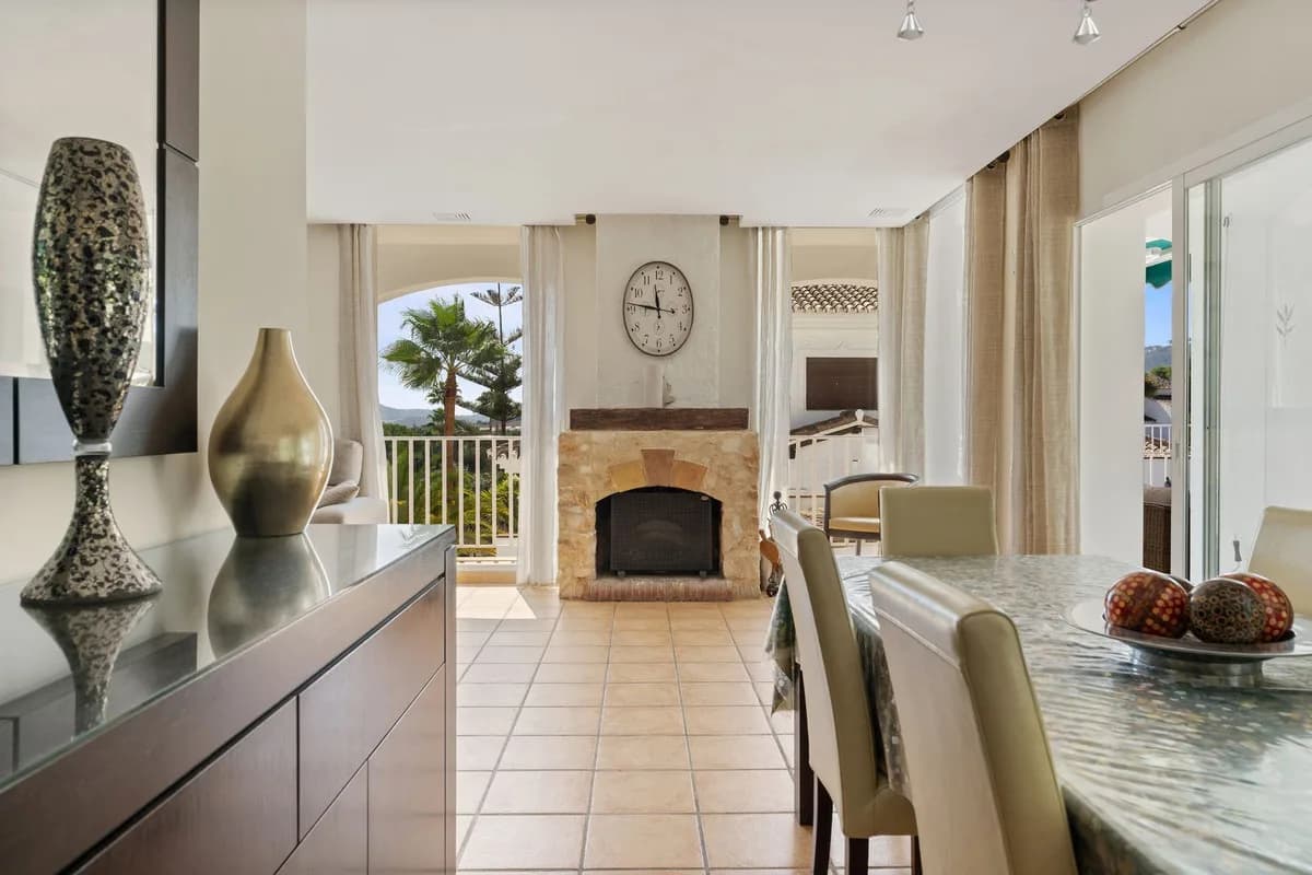 4 Bedroom Detached Villa for Sale in Coín, Málaga - Image 5