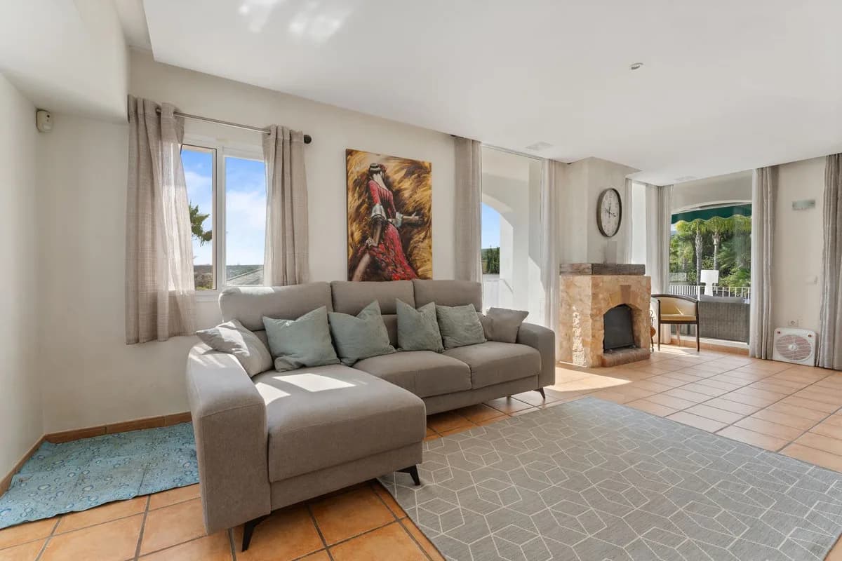 4 Bedroom Detached Villa for Sale in Coín, Málaga - Image 8