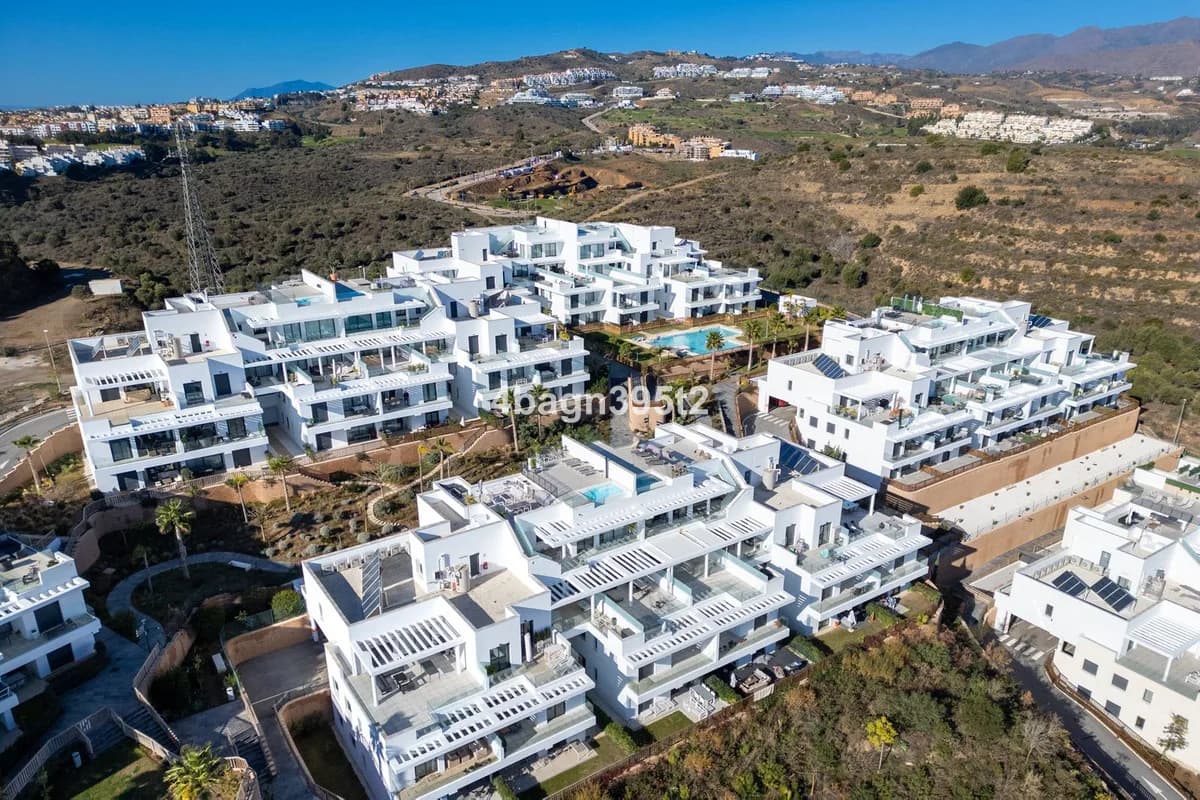 3 Bedroom Middle Floor Apartment for Sale in La Cala de Mijas, Málaga - Image 3