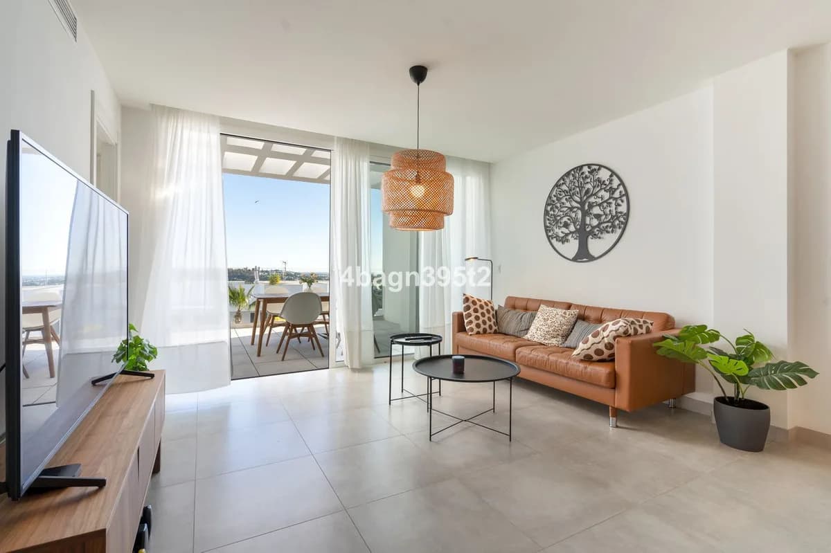 3 Bedroom Middle Floor Apartment for Sale in La Cala de Mijas, Málaga - Image 9