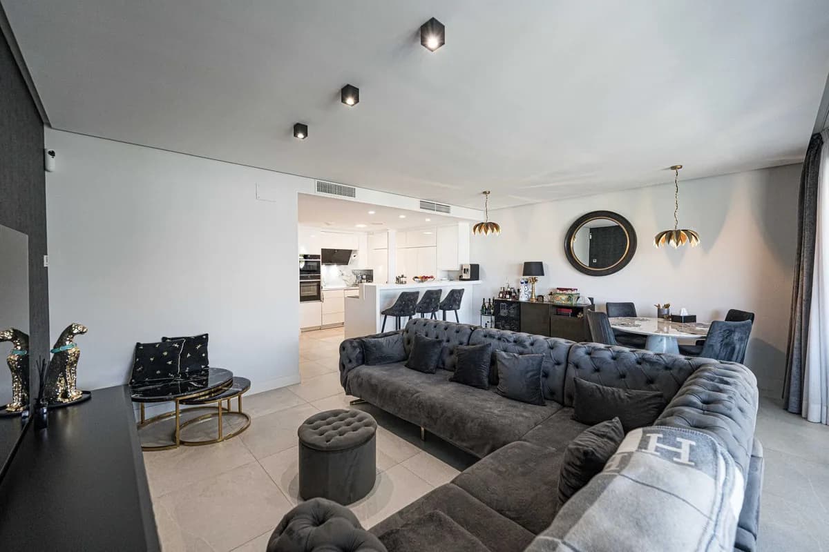 3 Bedroom Duplex for Sale in Cabopino, Málaga - Image 8