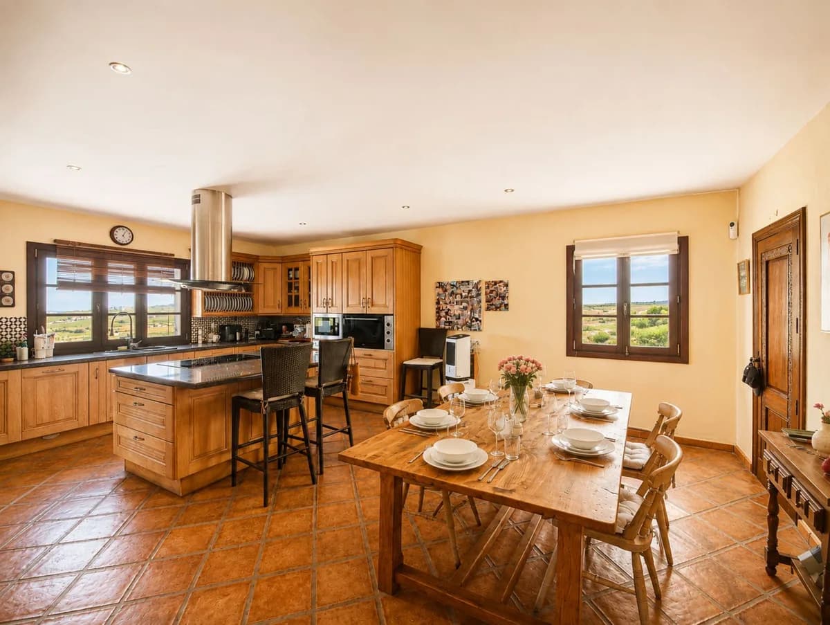 4 Bedroom Finca - Cortijo for Sale in Casares, Málaga - Image 9