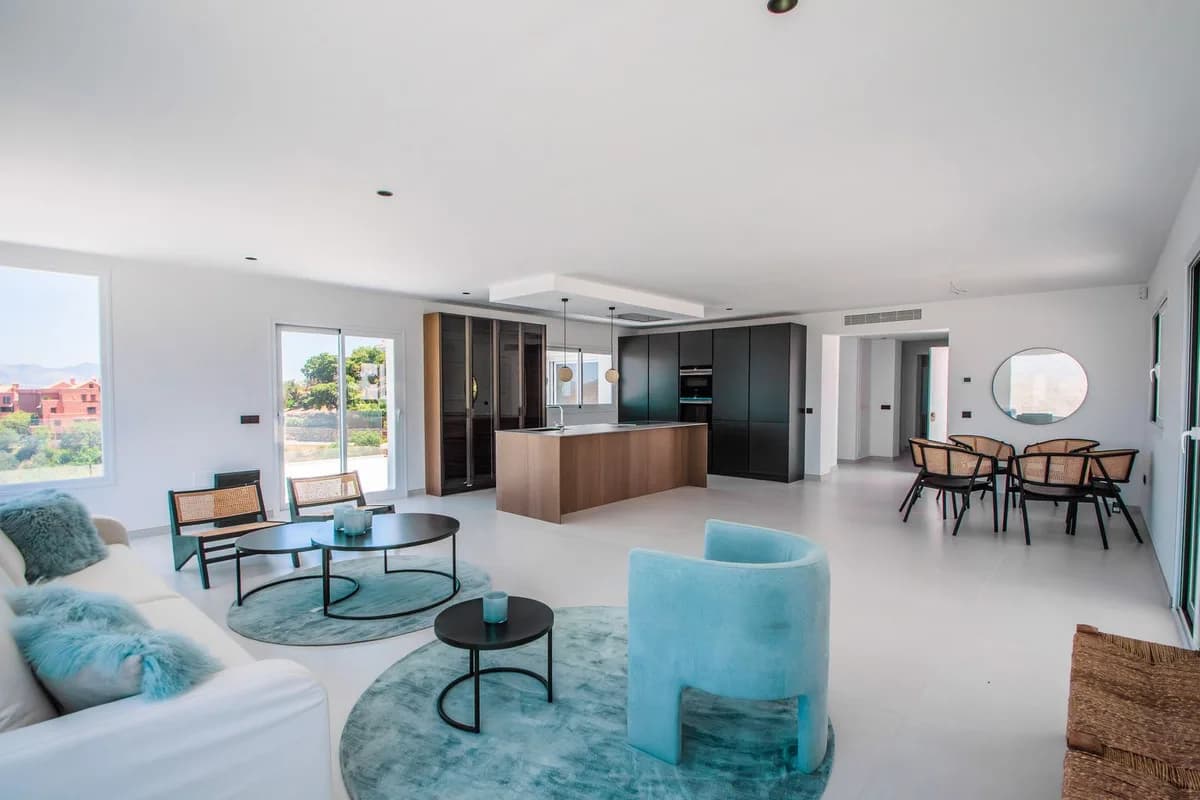 4 Bedroom Detached Villa for Sale in La Mairena, Málaga - Image 7