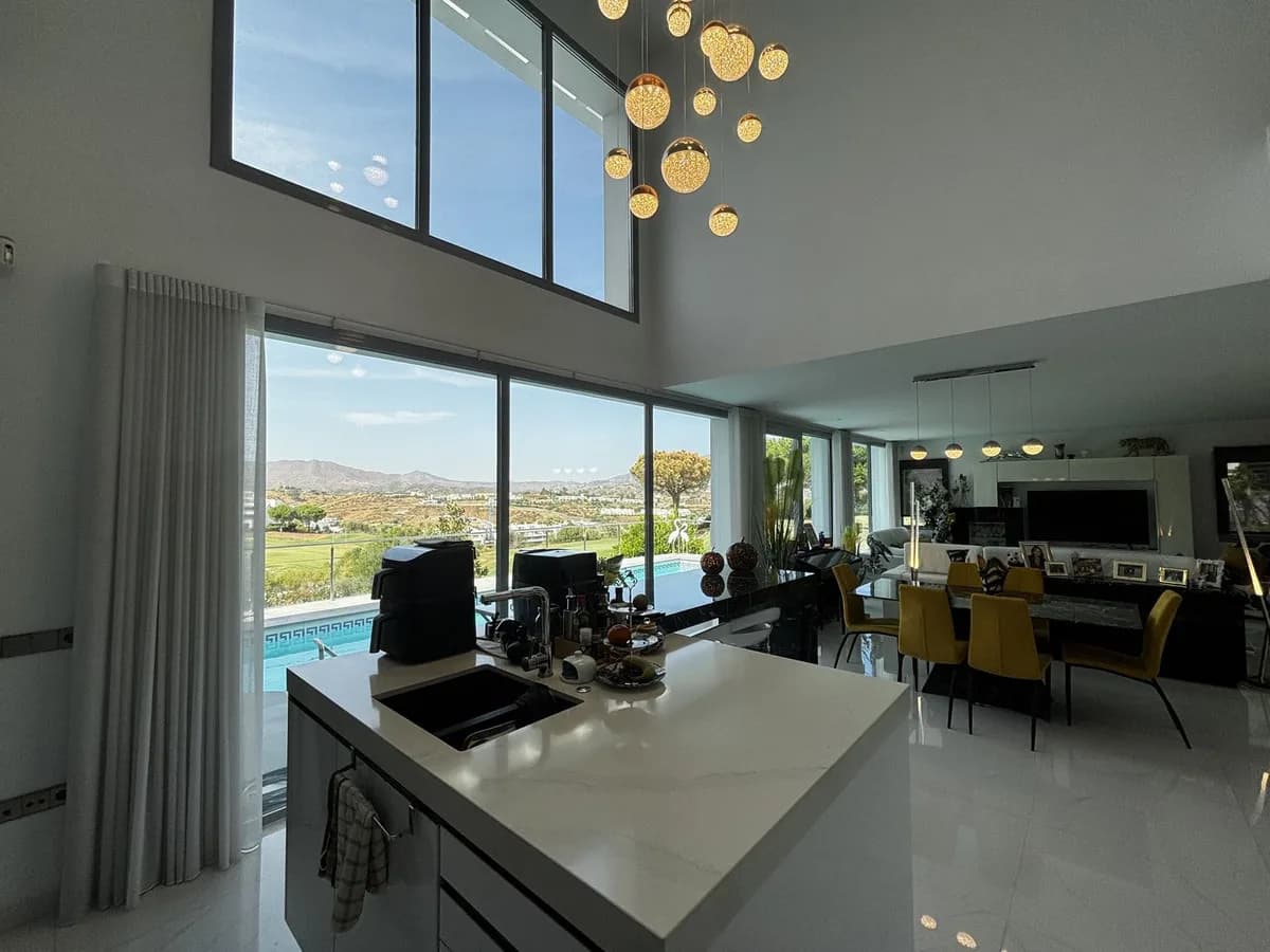 3 Bedroom Detached Villa for Sale in La Cala Golf, Málaga - Image 4