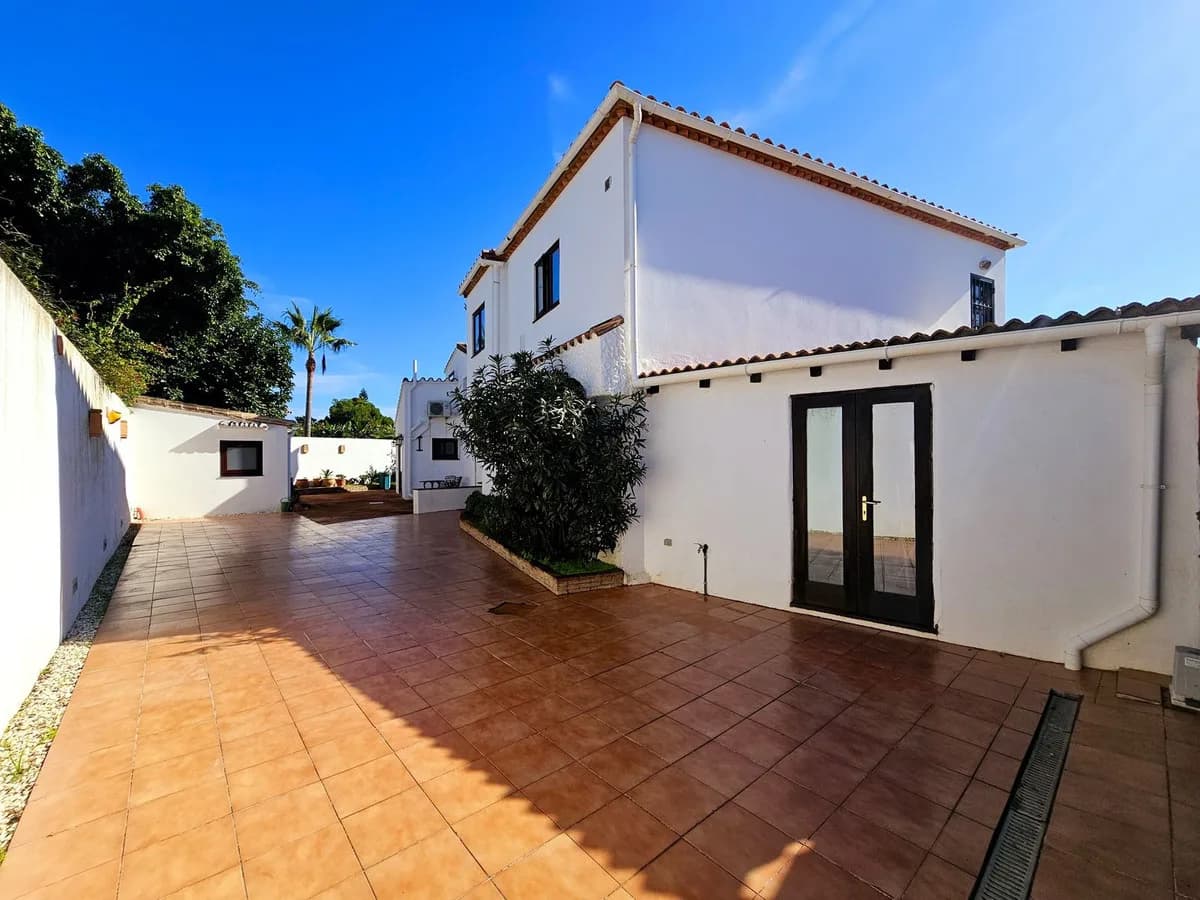 6 Bedroom Detached Villa for Sale in Estepona, Málaga - Image 5