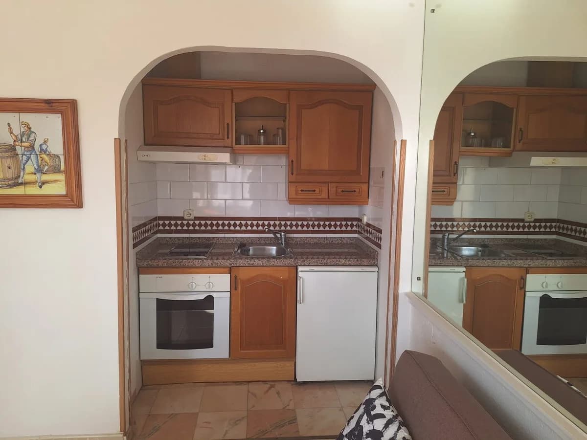 Middle Floor Studio for Sale in La Carihuela, Málaga - Image 3