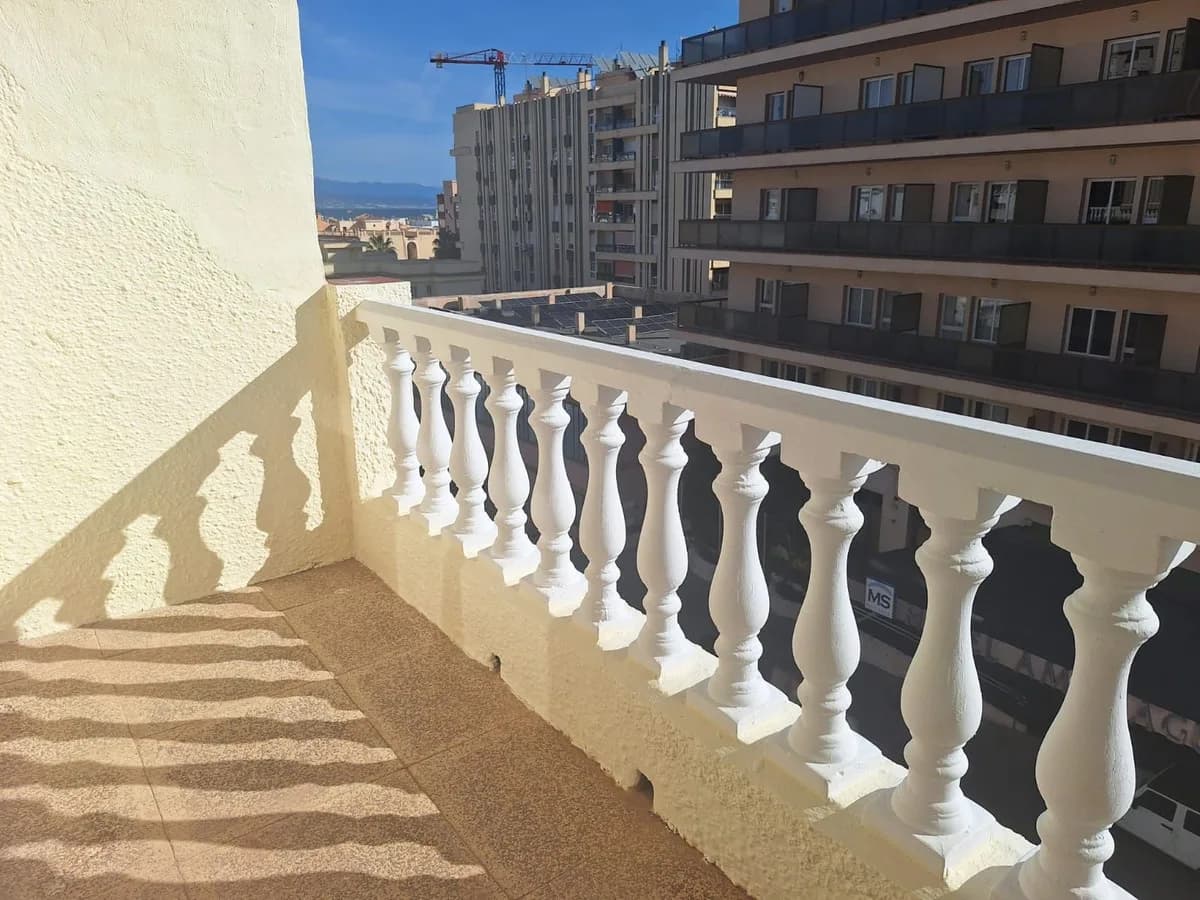 Middle Floor Studio for Sale in La Carihuela, Málaga - Image 5