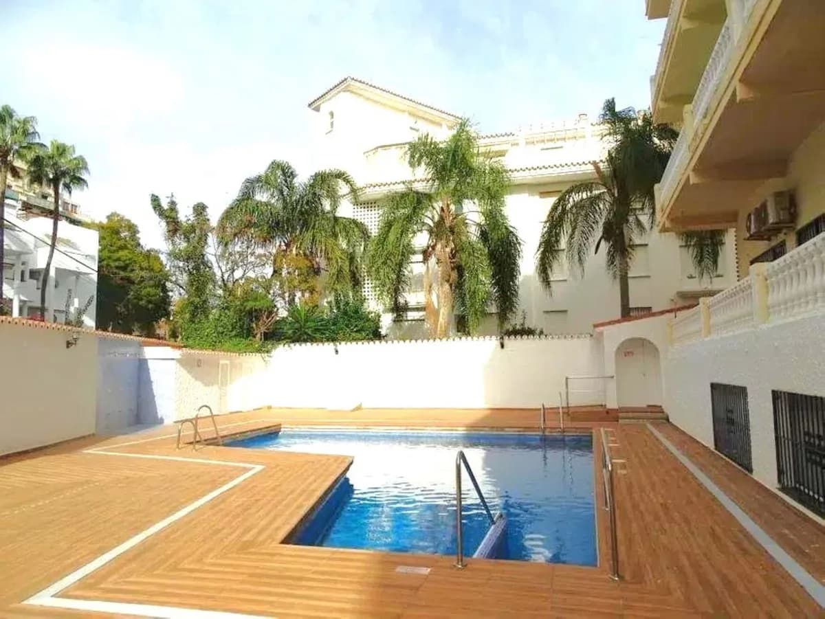 Middle Floor Studio for Sale in La Carihuela, Málaga - Image 7