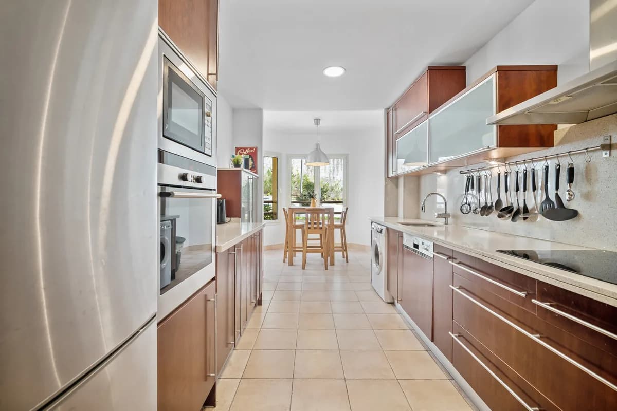 3 Bedroom Ground Floor Apartment for Sale in The Golden Mile, Málaga - Image 3
