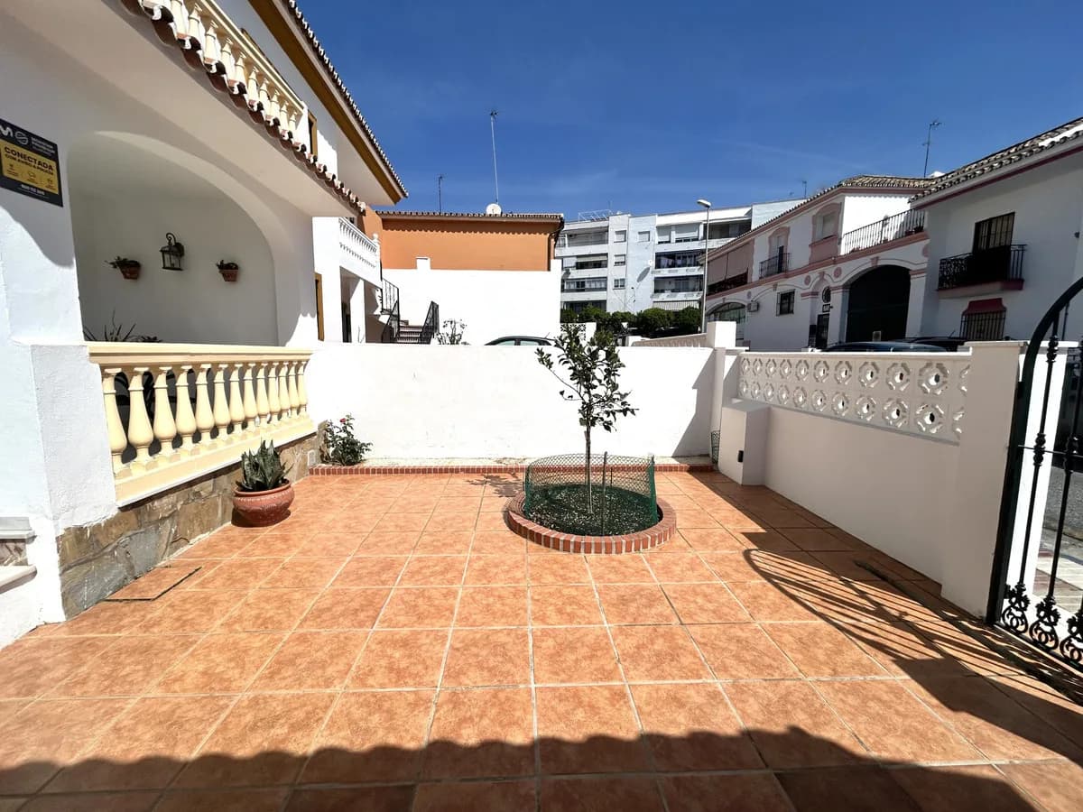4 Bedroom Townhouse for Sale in San Pedro de Alcántara, Málaga - Image 2