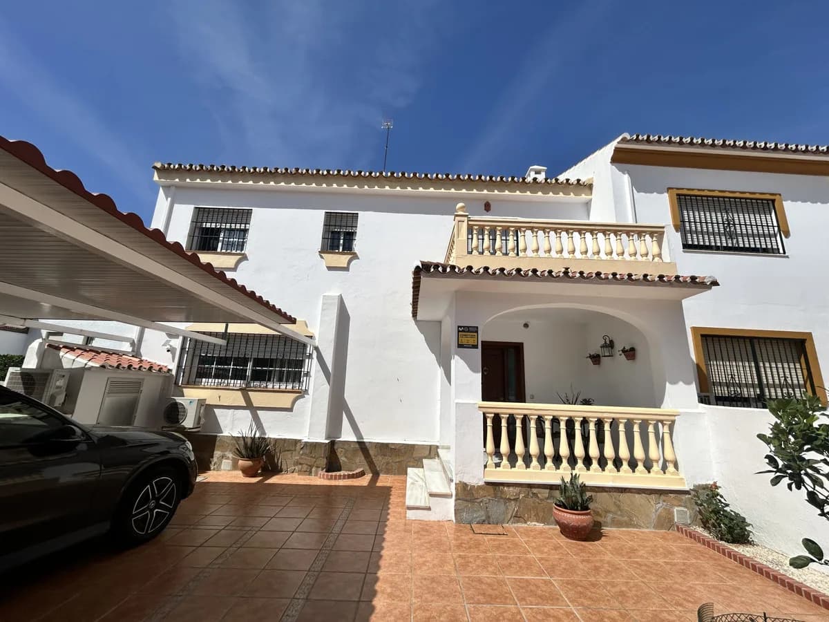 4 Bedroom Townhouse for Sale in San Pedro de Alcántara, Málaga - Image 3
