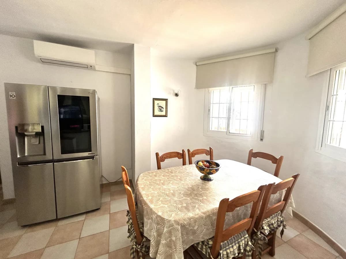 4 Bedroom Townhouse for Sale in San Pedro de Alcántara, Málaga - Image 4