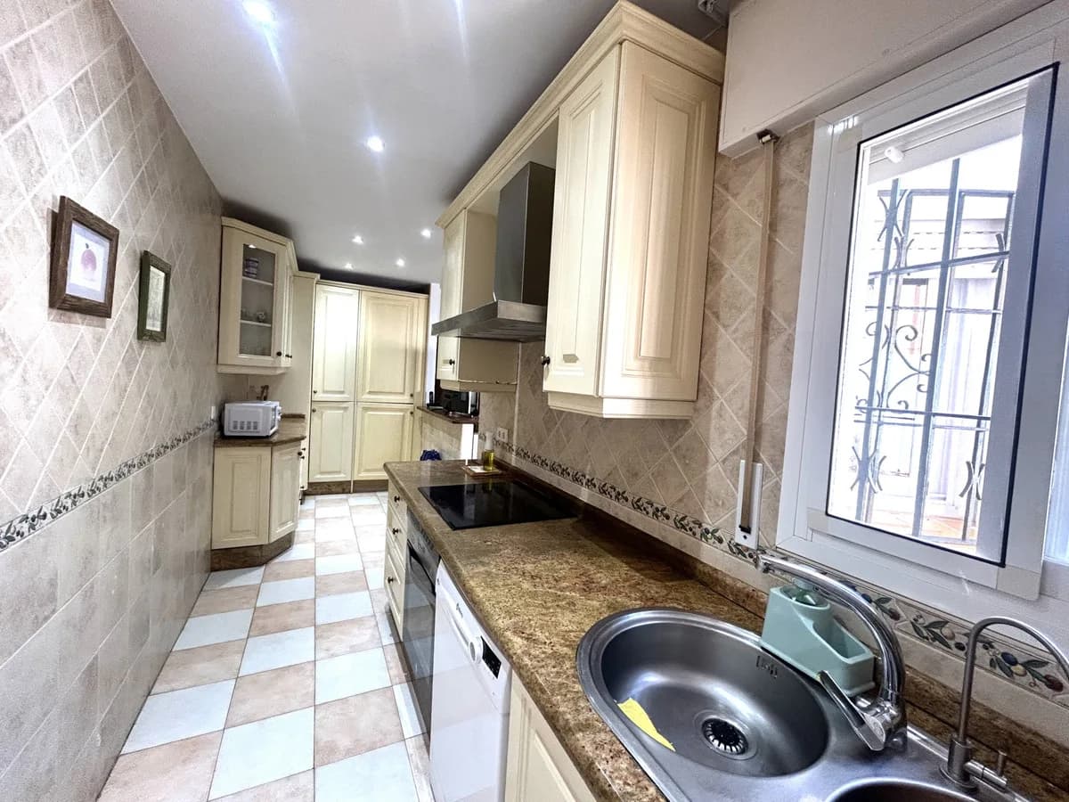 4 Bedroom Townhouse for Sale in San Pedro de Alcántara, Málaga - Image 7