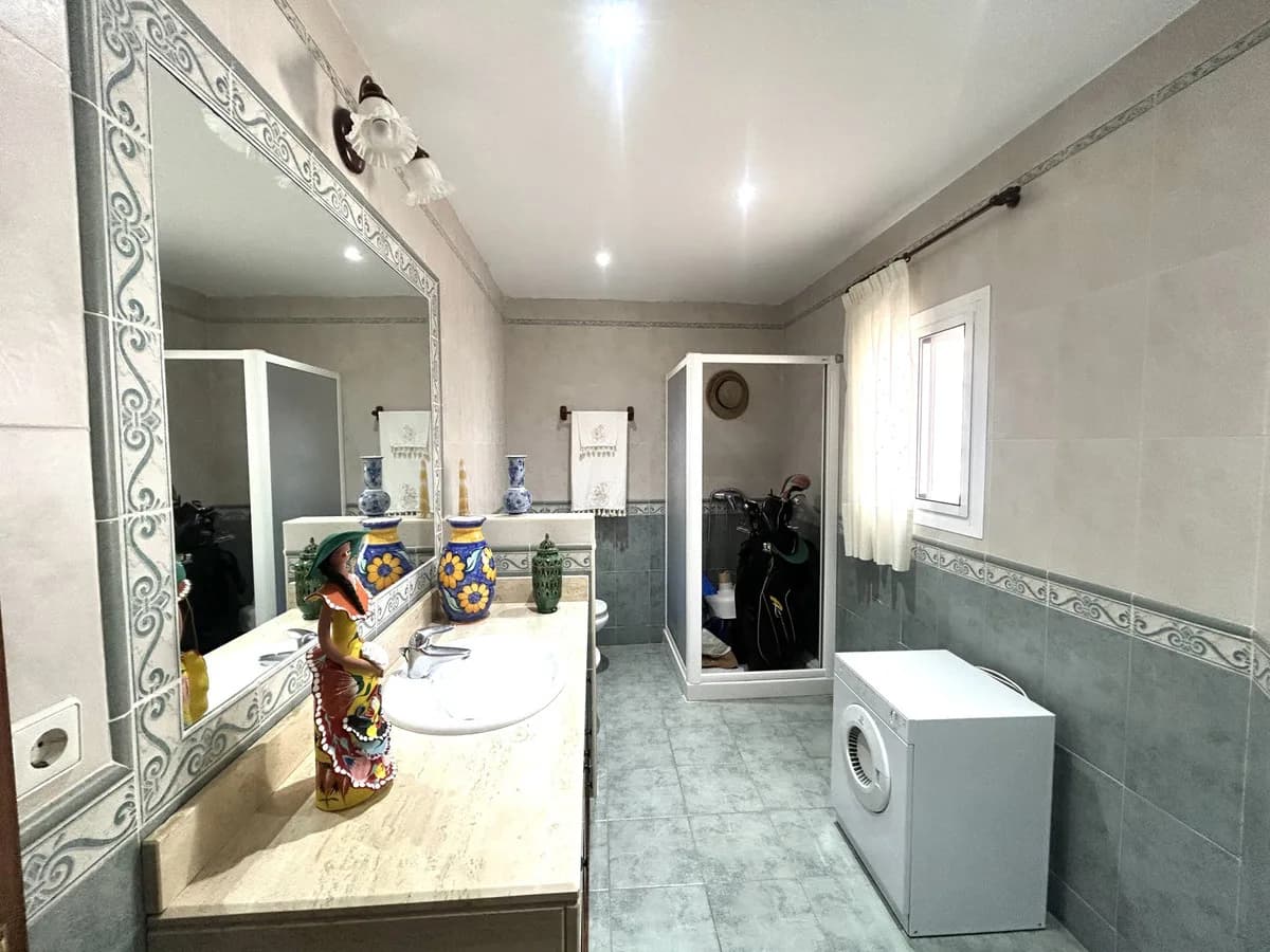 4 Bedroom Townhouse for Sale in San Pedro de Alcántara, Málaga - Image 8