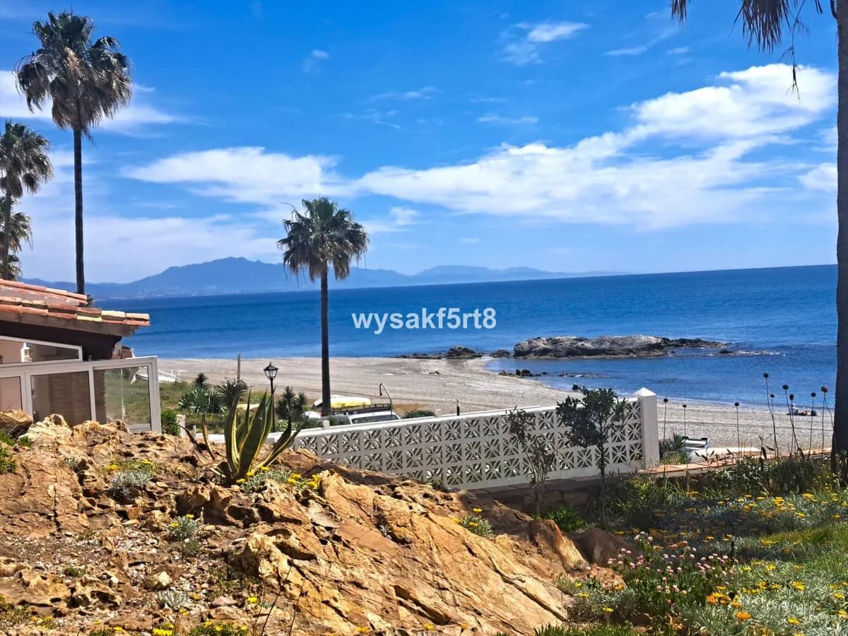 3 Bedroom Townhouse for Sale in La Duquesa, Málaga - Image 2