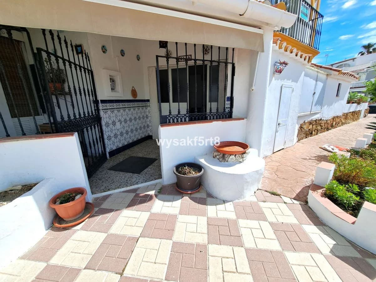 3 Bedroom Townhouse for Sale in La Duquesa, Málaga - Image 4