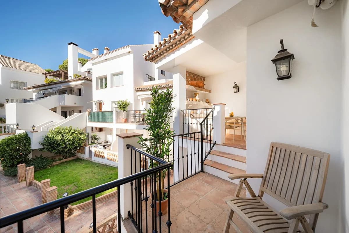 2 Bedroom Middle Floor Apartment for Sale in Nueva Andalucía, Málaga - Image 8