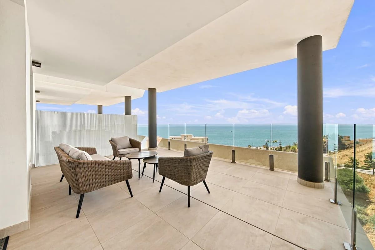 2 Bedroom Middle Floor Apartment for Sale in Fuengirola, Málaga