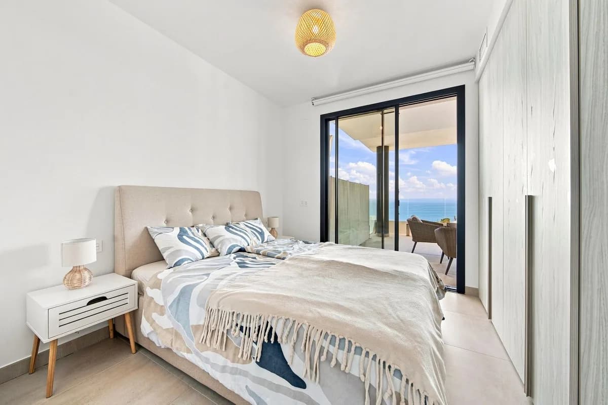 2 Bedroom Middle Floor Apartment for Sale in Fuengirola, Málaga - Image 9