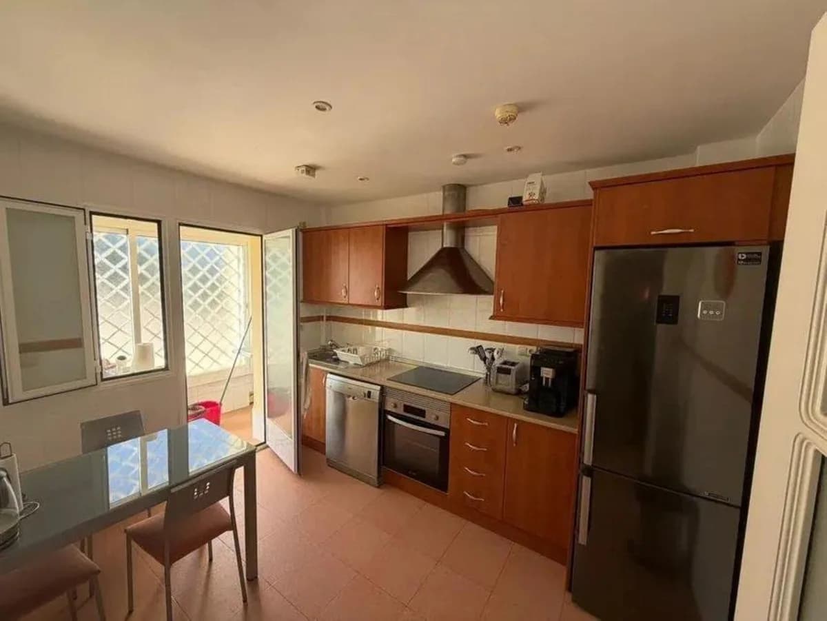 4 Bedroom Townhouse for Sale in El Rosario, Málaga - Image 4