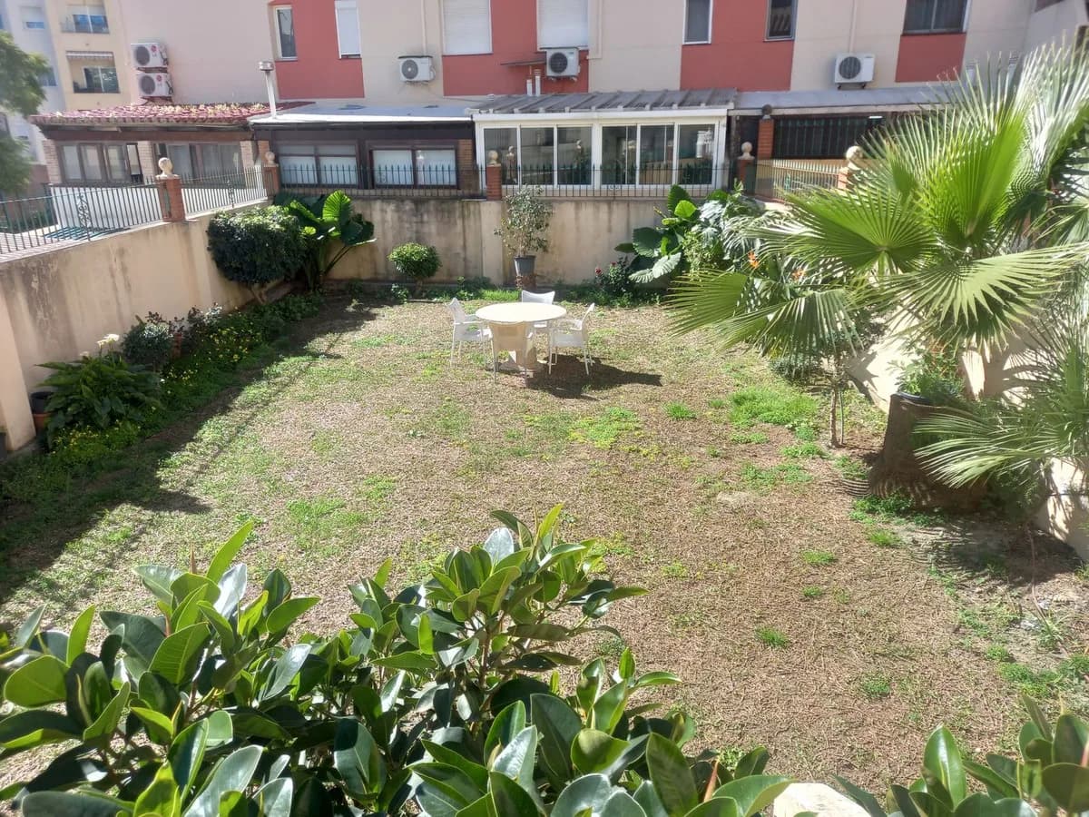 4 Bedroom Semi-Detached House for Sale in Estepona, Málaga - Image 2