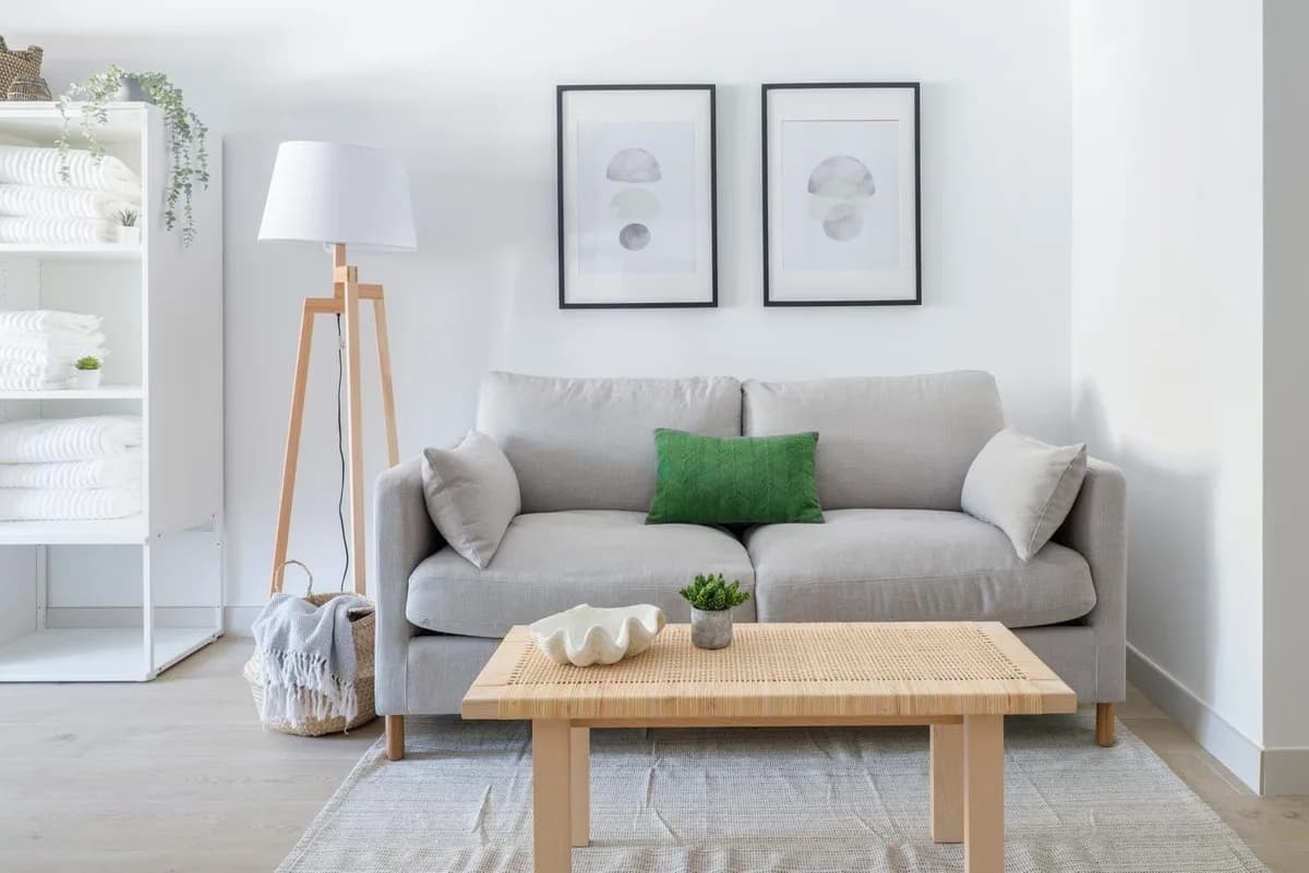 Middle Floor Studio for Sale in Marbella, Málaga - Image 2