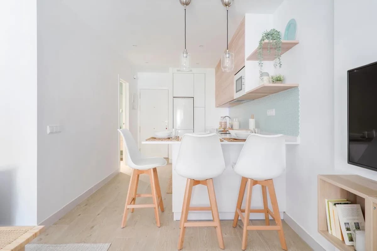 Middle Floor Studio for Sale in Marbella, Málaga - Image 6