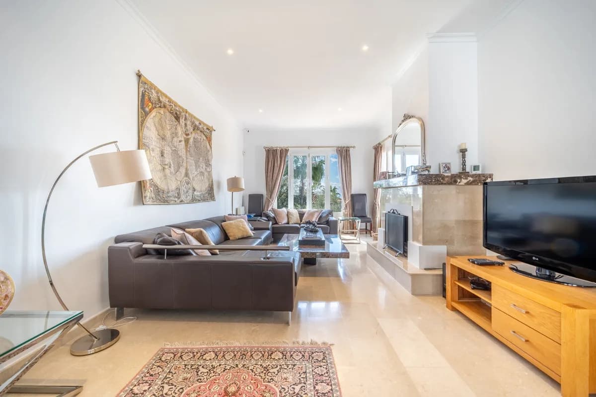 4 Bedroom Detached Villa for Sale in Istán, Málaga - Image 4