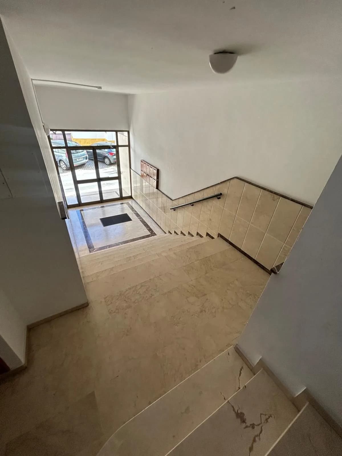 3 Bedroom Middle Floor Apartment for Sale in Estepona, Málaga - Image 2