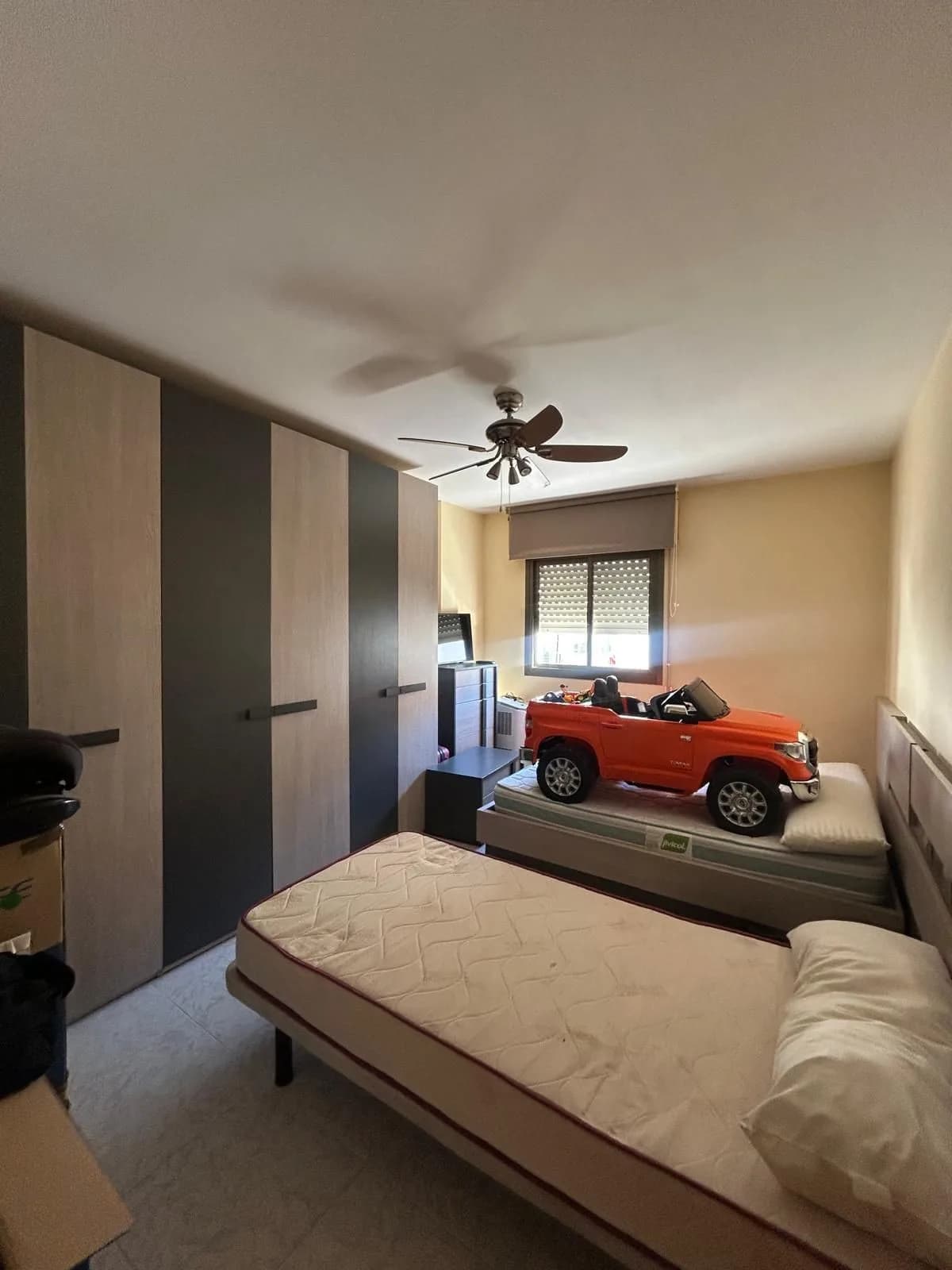 3 Bedroom Middle Floor Apartment for Sale in Estepona, Málaga - Image 8