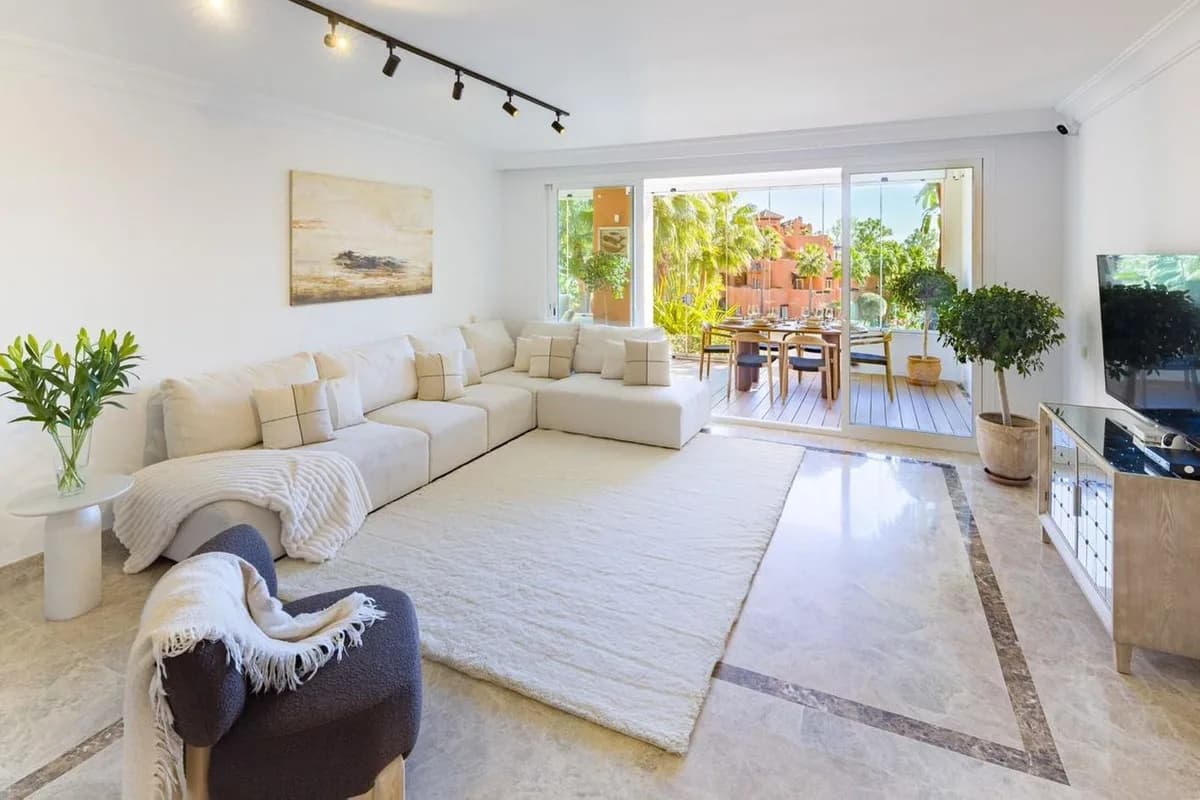 4 Bedroom Ground Floor Apartment for Sale in Nueva Andalucía, Málaga - Image 2