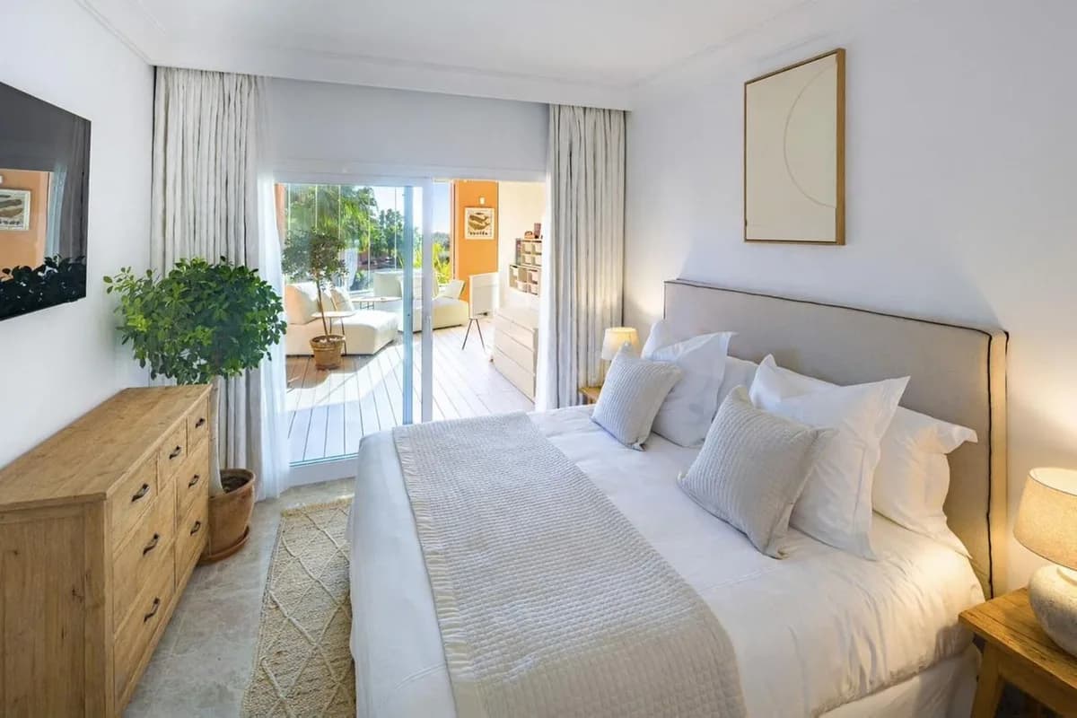 4 Bedroom Ground Floor Apartment for Sale in Nueva Andalucía, Málaga - Image 8