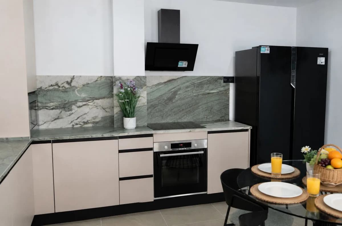2 Bedroom Middle Floor Apartment for Sale in Fuengirola, Málaga - Image 3