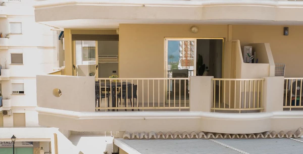 2 Bedroom Middle Floor Apartment for Sale in Fuengirola, Málaga - Image 6