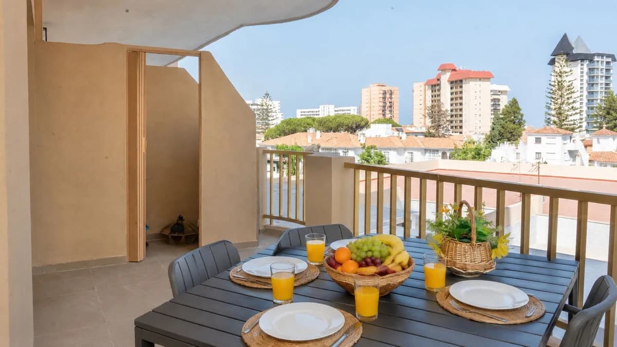 2 Bedroom Middle Floor Apartment for Sale in Fuengirola, Málaga - Image 7