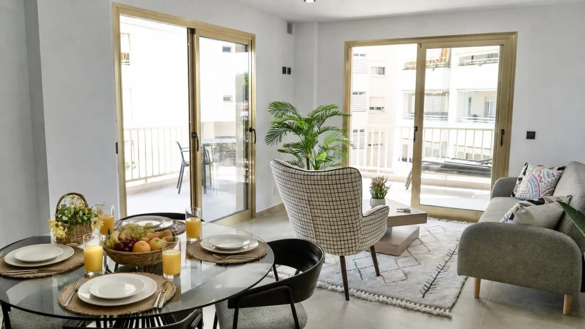 2 Bedroom Middle Floor Apartment for Sale in Fuengirola, Málaga - Image 8