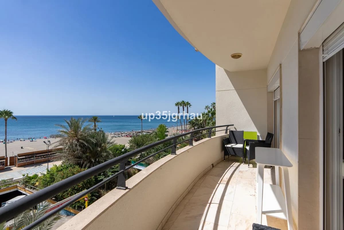 3 Bedroom Middle Floor Apartment for Sale in Estepona, Málaga