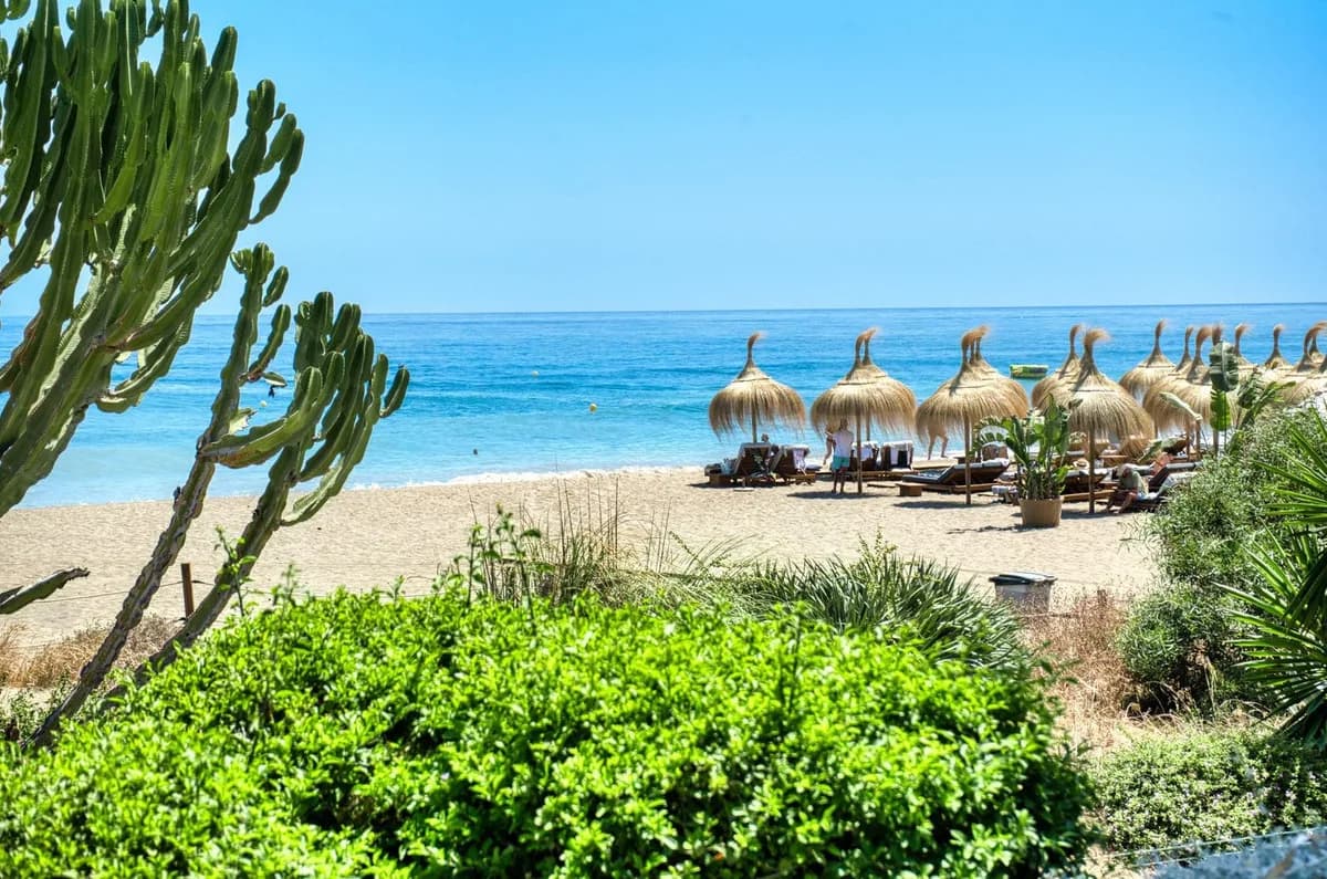 2 Bedroom Middle Floor Apartment for Sale in Costalita, Málaga - Image 9