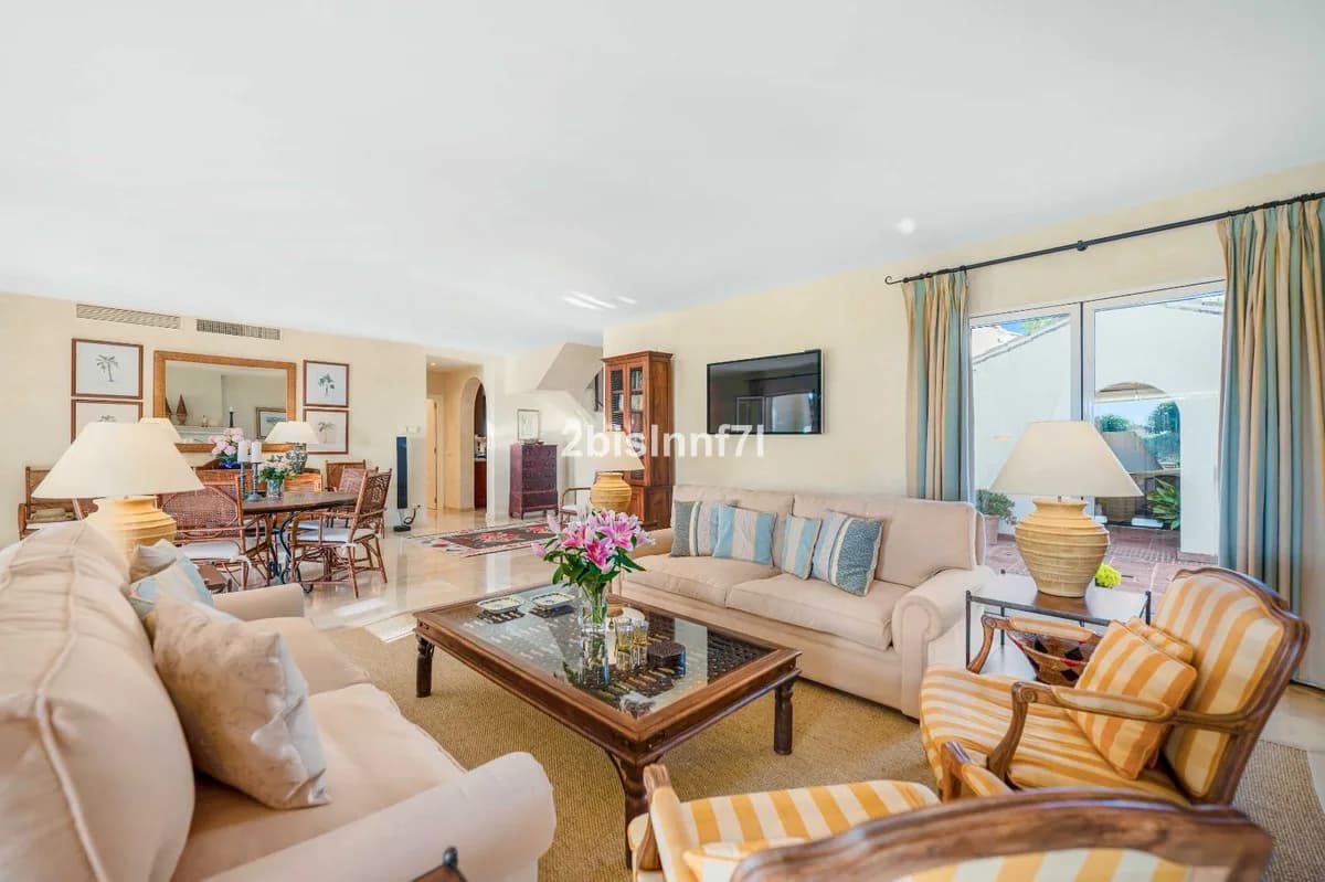 4 Bedroom Detached Villa for Sale in Elviria, Málaga - Image 3