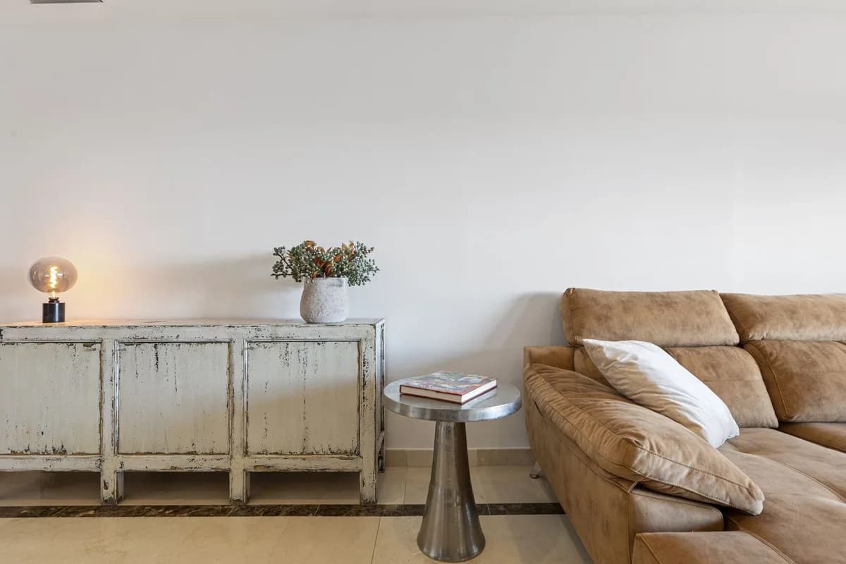 3 Bedroom Middle Floor Apartment for Sale in Los Almendros, Málaga - Image 8